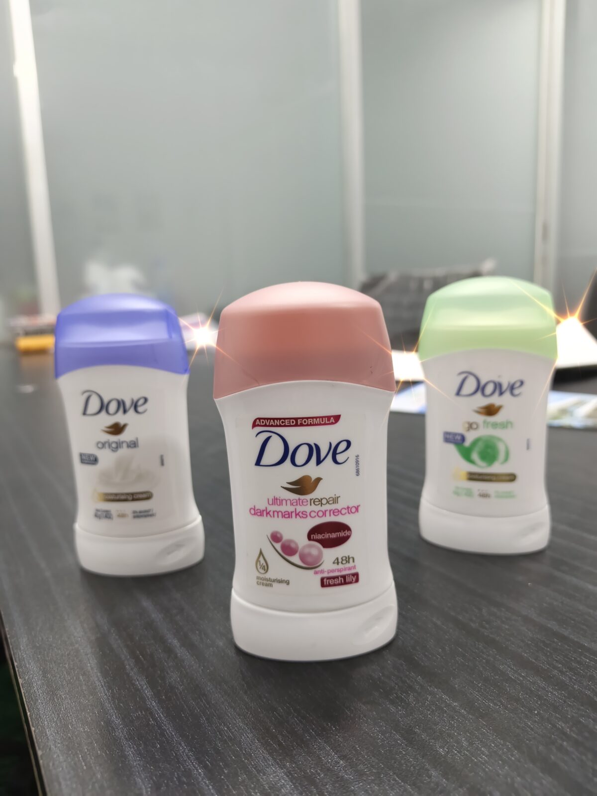 Dove Ultimate Repair Dark Marks Corrector Fresh Lily Deodorant Stick 40g - Image 3